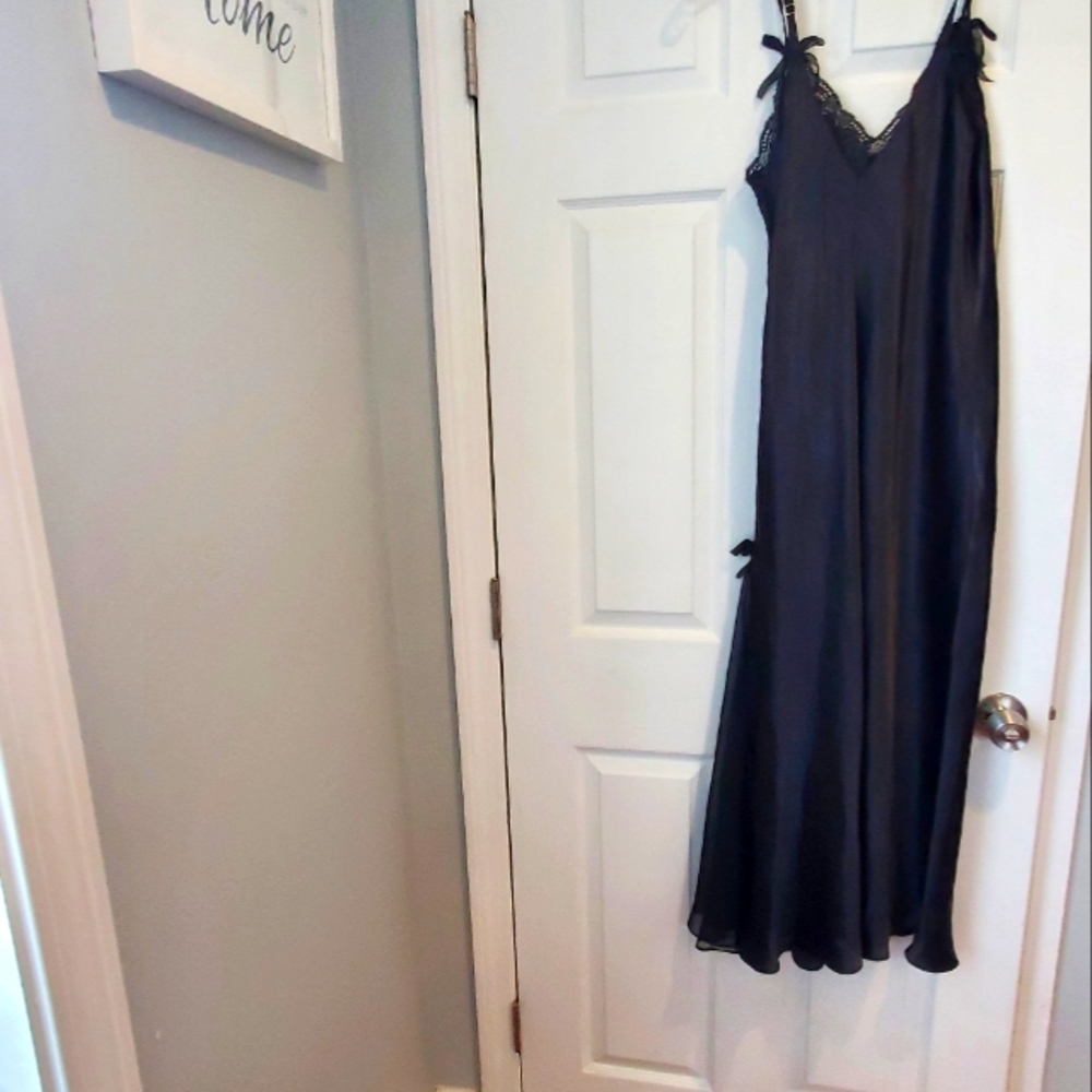 NWOT Oscar de la Renta Pink Label Satin Black Lace Trim Nightgown / Chemise Sz M